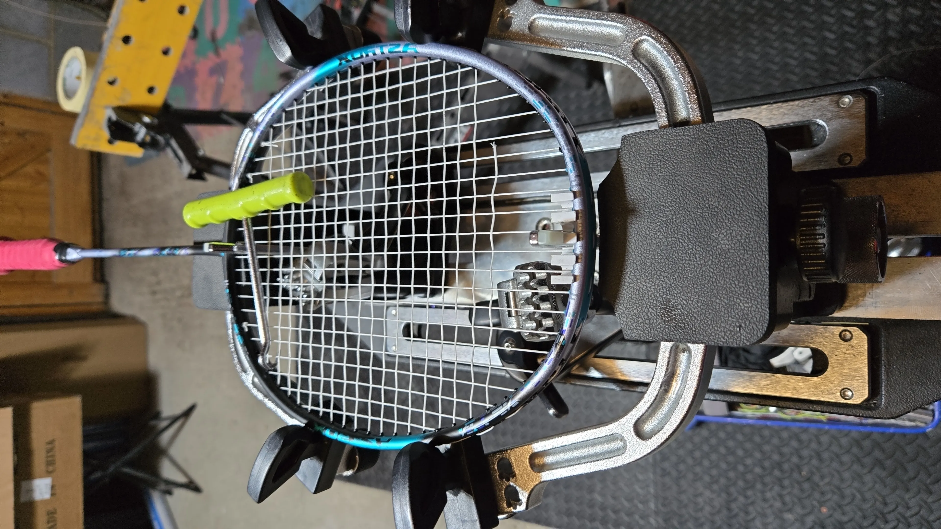 Yonex and Victor badminton string setup options